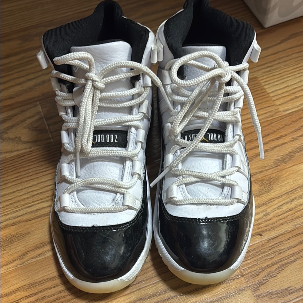Jordan 11 - Picture 4 of 6
